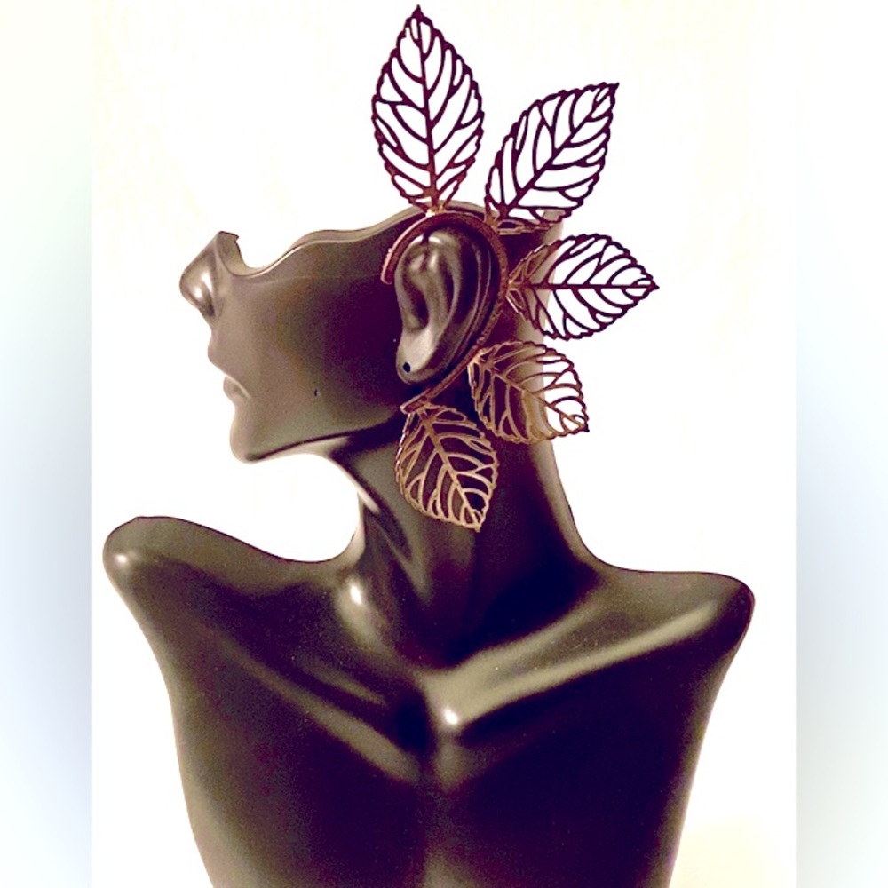 Creative Ear Cuff with Leaf Array